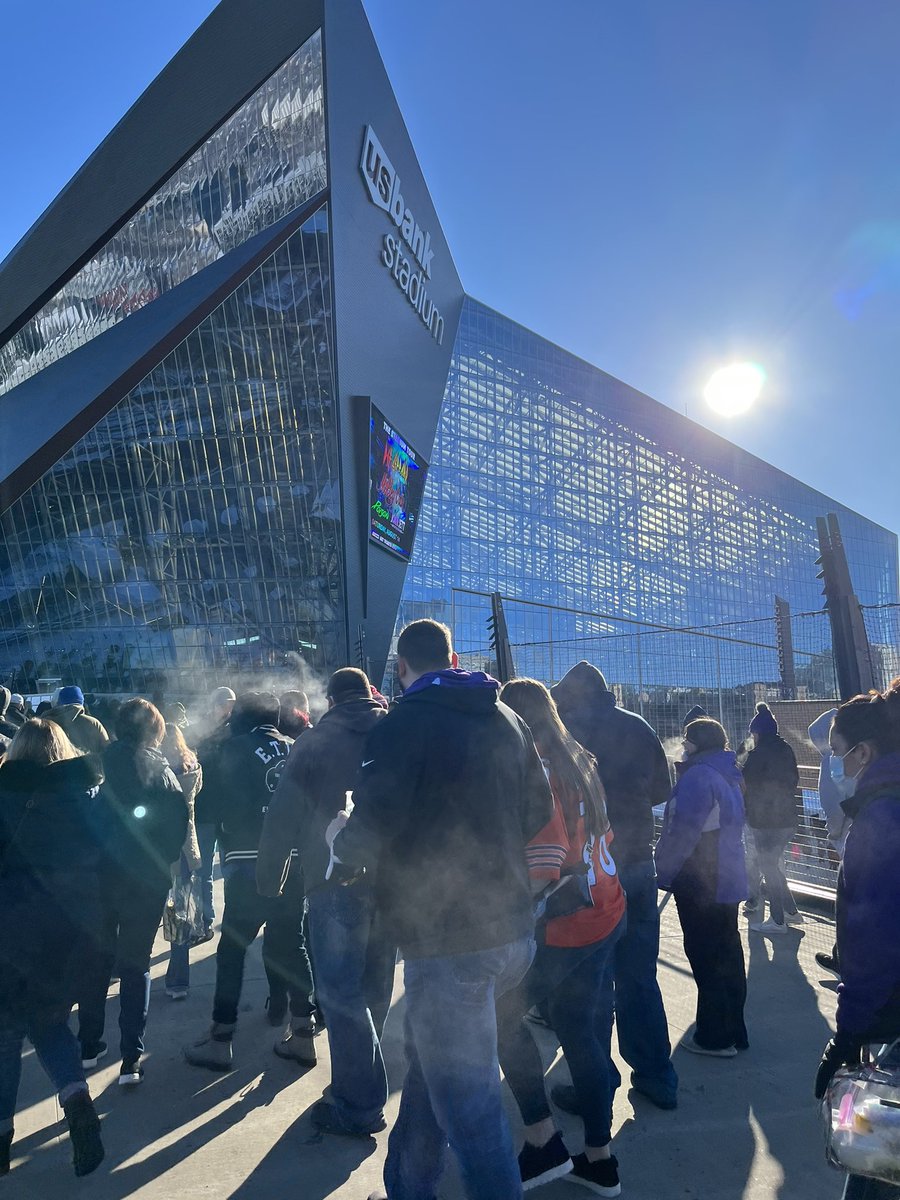 neilchiabotti's tweet photo. Awesome time at the Vikings game with the All State Football Players! Congrats to @tjchiabotti24 @TKongsjord !! You represented the North very well ! Thank you @Vikings Mr Joe Rush ! 
@MesabiTribSport 
@DNTSportsTeam 
@PrepRedzoneMN https://t.co/vYw7bK2cwz