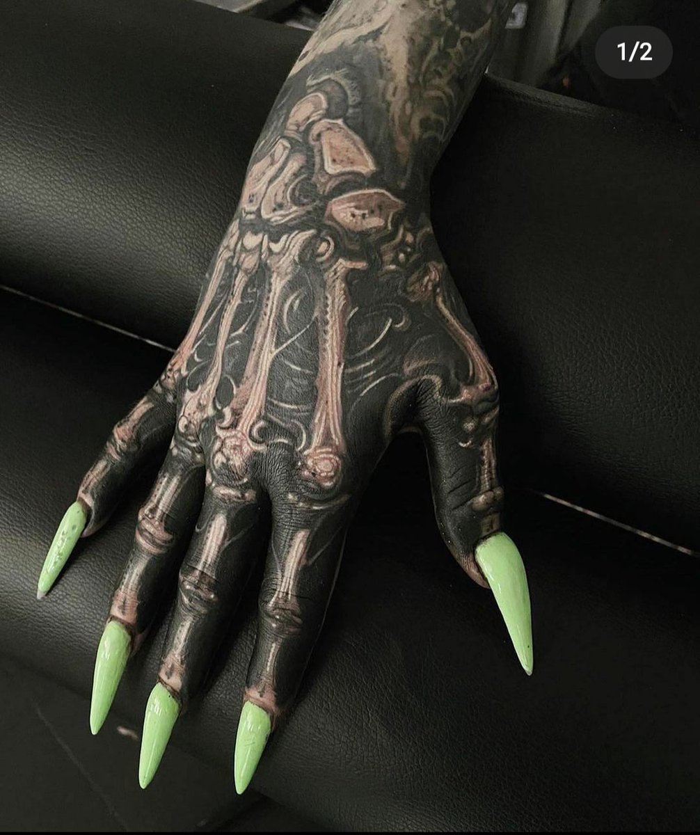 madsigntist602's tweet photo. Bruh...💀⚰🦇 https://t.co/3kjP7QbEc2