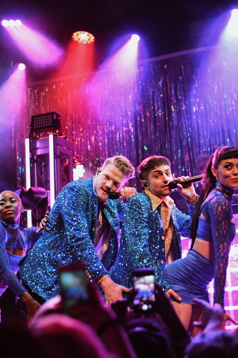 hourlyhoying's tweet photo. there was nothing quite like superfruit tour https://t.co/PpuZconBF7