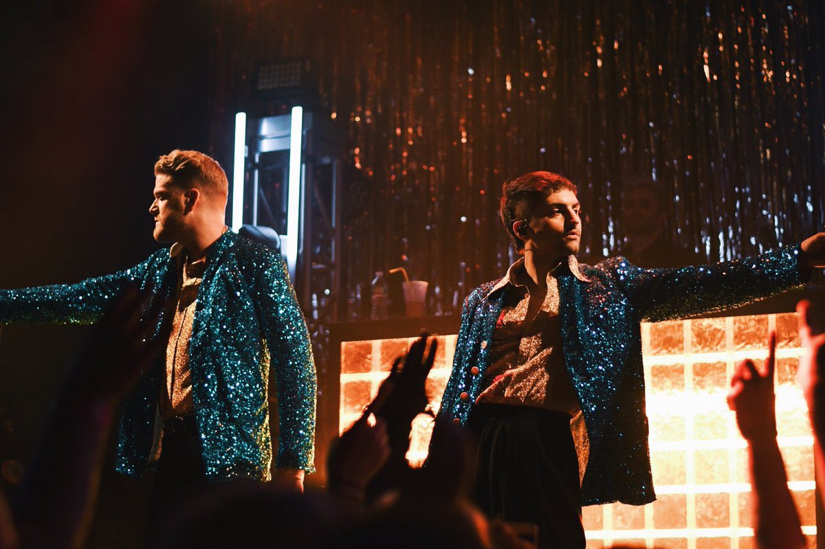 hourlyhoying's tweet photo. there was nothing quite like superfruit tour https://t.co/PpuZconBF7