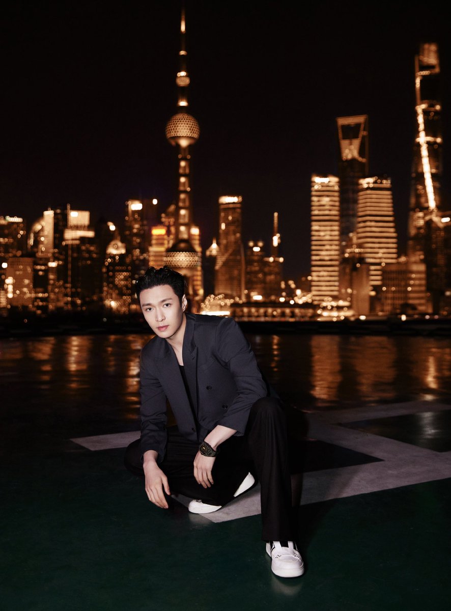 yixing pics tweet media