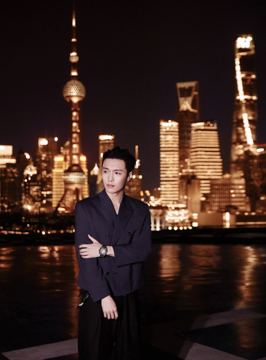 yixing pics tweet media