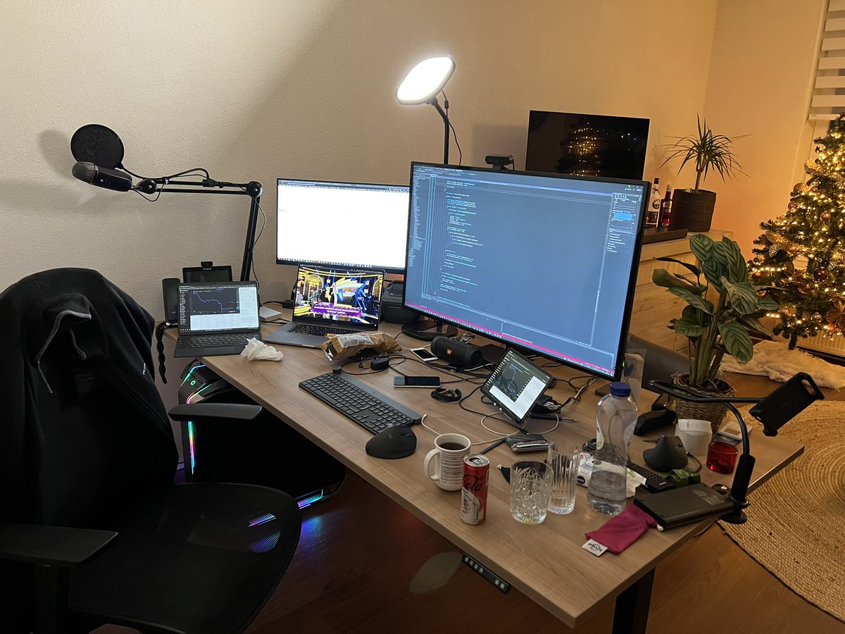 DevQ's tweet photo. @roderickvs 😂😂😂 https://t.co/u31zHykdu4