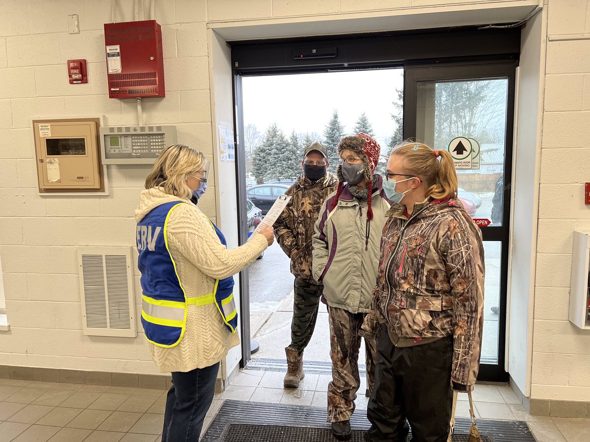 ajwarwick2's tweet photo. Great morning volunteering at the FlightExec this am! Many thanks to @MLPS911 and @MLHealthUnit who made this day possible. Found @kellyelliottmcm looking for a booster!
So good to see these clinics scheduled throughout the county in January!#middlesexstrong https://t.co/dzZ0tvNiFz