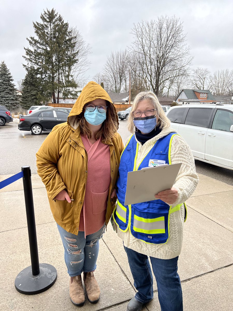 ajwarwick2's tweet photo. Great morning volunteering at the FlightExec this am! Many thanks to @MLPS911 and @MLHealthUnit who made this day possible. Found @kellyelliottmcm looking for a booster!
So good to see these clinics scheduled throughout the county in January!#middlesexstrong https://t.co/dzZ0tvNiFz