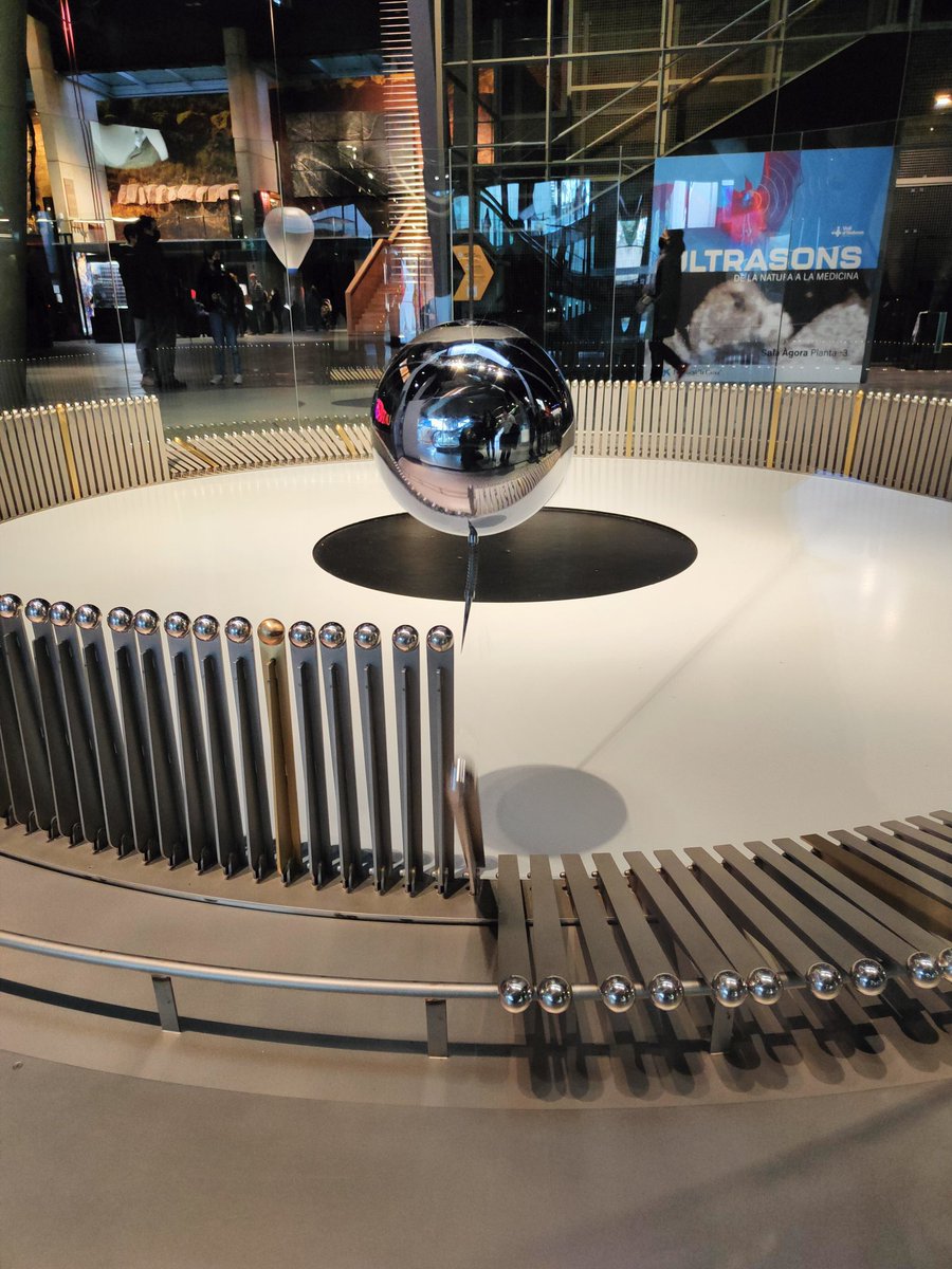 alserrod's tweet photo. 💡Nikola Tesla y toda la ciencia en el @CosmoCaixa
🤔 Creo que el experimento del #MomentoAngular no ha cambiado en 3 décadas!!!!
#Fisica #quimica #Biologia #geologia #TeslaCosmoCaixa #Ciencia
#Foucault #Tesla #Newton #Coriolis #Darwin https://t.co/YTYQyhyPwk