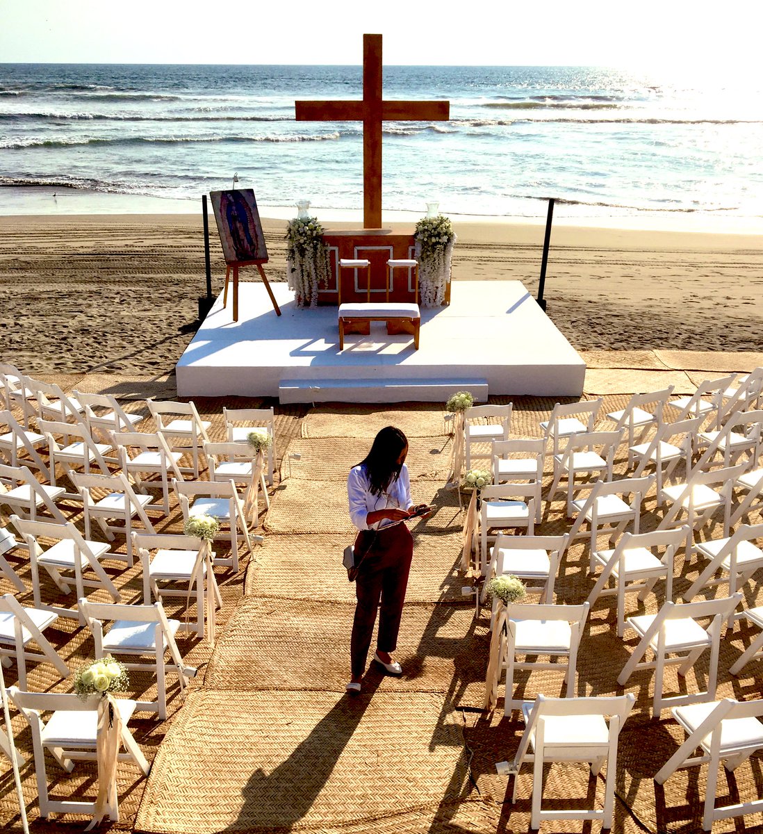 MelissaMunozP's tweet photo. Comenzando el año con el pie derecho. ✨👏🏼

Este sábado Gaby &amp; Juan contrajeron matrimonio en este destino; ellos son originarios de San Luis Potosí pero turistas frecuentes de #Acapulco. 

Una boda emotiva para todos los presentes. ✨🤍🤎 

@MMEventPlannerMx https://t.co/7wzGJcpF8F