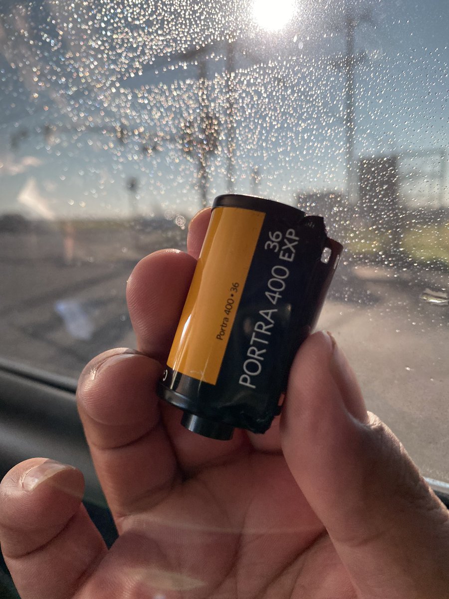 MiguelColon86's tweet photo. First roll of the year! Along with a new point and shoot! #filmnotdead #kodak #minolta #photography https://t.co/hiAF3XzFLd