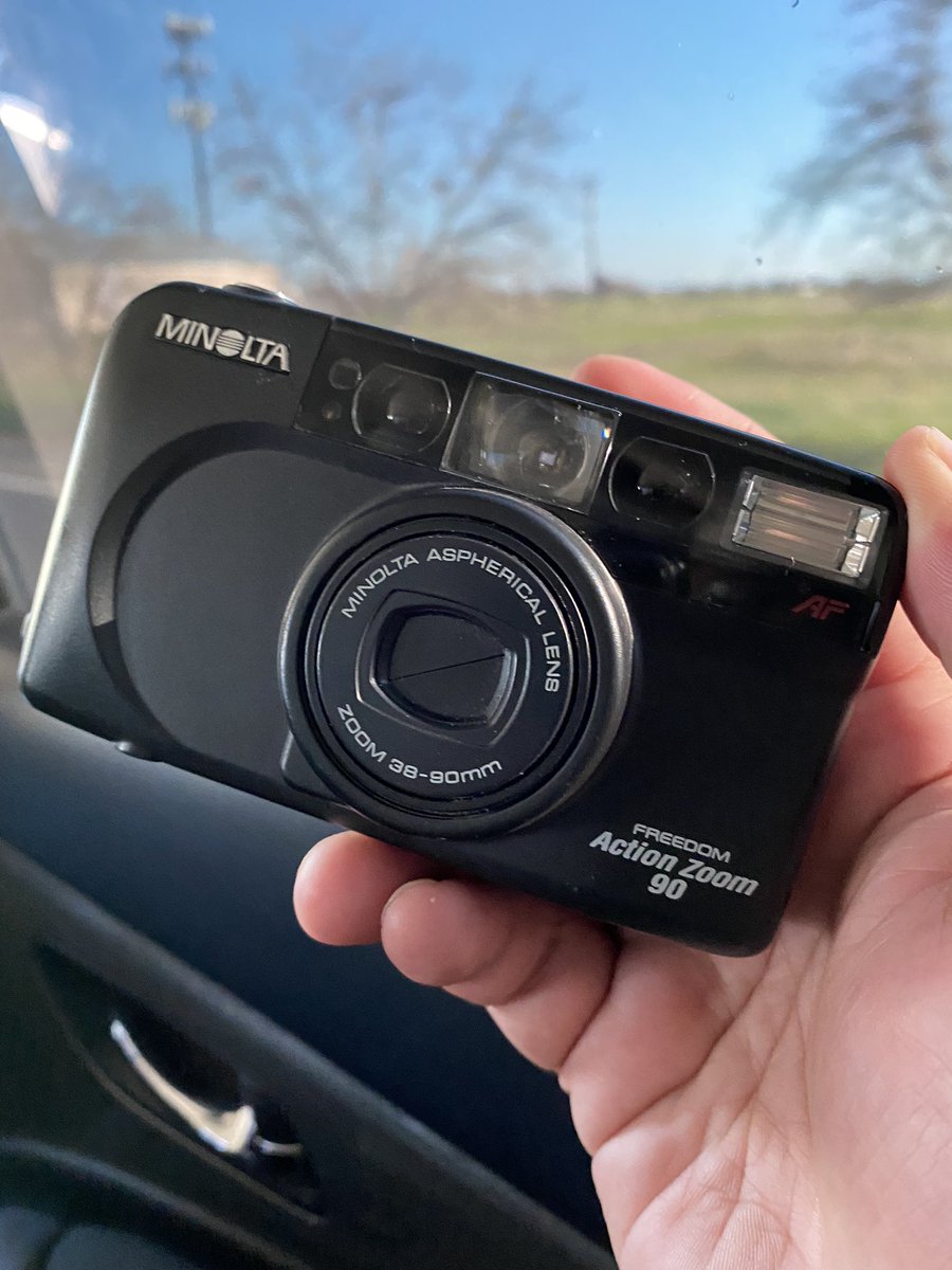 MiguelColon86's tweet photo. First roll of the year! Along with a new point and shoot! #filmnotdead #kodak #minolta #photography https://t.co/hiAF3XzFLd