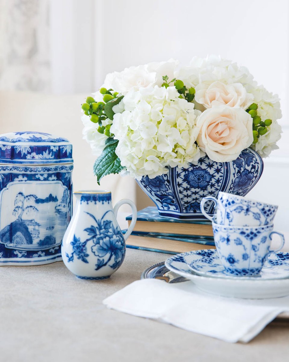 SouthernLadyMag's tweet photo. “You can never get a cup of tea large enough or a book long enough to suit me.”—C.S. Lewis
#southernladymag #blueandwhite #floralarrangement #hydrangeas #roses #tea #afternoontea #CSLewis #books #quotes #lifequotes #prettyquotes https://t.co/bol4LFXwr4