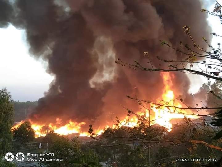 ForYrd's tweet photo. Fire incident in Camp 16, ShofiUllah Khata
Block: B2, C3
Date: January 09, 2022
Time: 04:50 pm to 6:00
There were 500 hundreds shelter brunt down by fire around block B.
Photo by:  Ro Riyaz Khan (YRD) https://t.co/in7fzQWi6k