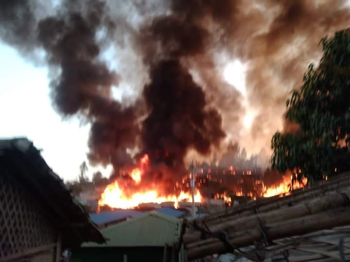 ForYrd's tweet photo. Fire incident in Camp 16, ShofiUllah Khata
Block: B2, C3
Date: January 09, 2022
Time: 04:50 pm to 6:00
There were 500 hundreds shelter brunt down by fire around block B.
Photo by:  Ro Riyaz Khan (YRD) https://t.co/in7fzQWi6k