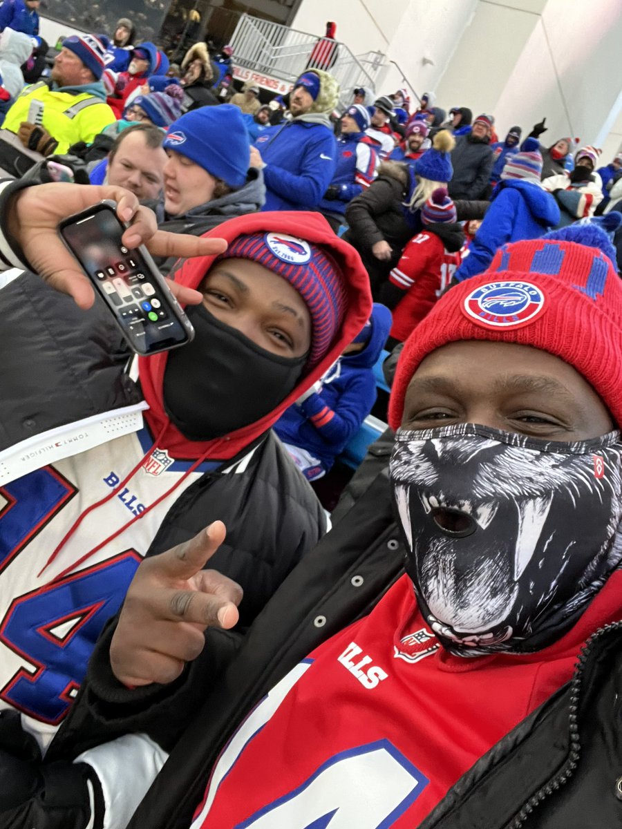 AceTheCreator91's tweet photo. Me and my bro chilling at the game big thanks to @BUFonWECK @wnyjk #billsmafia #71blitz https://t.co/1bxPsDnG18