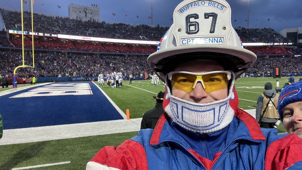 ngff384's tweet photo. #GoBills! #BillsSelfie #BillsMafia #NYJvsBUF #NFLTwitter … https://t.co/wbjzttf464