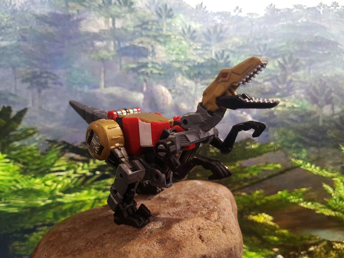 TheLocalBard's tweet photo. Dinobot Slash. This one is an over sized knock-off of really good quality!
#Transformers #Dinobots #Slash #KnockOffTransformers https://t.co/YiElxdSLbD