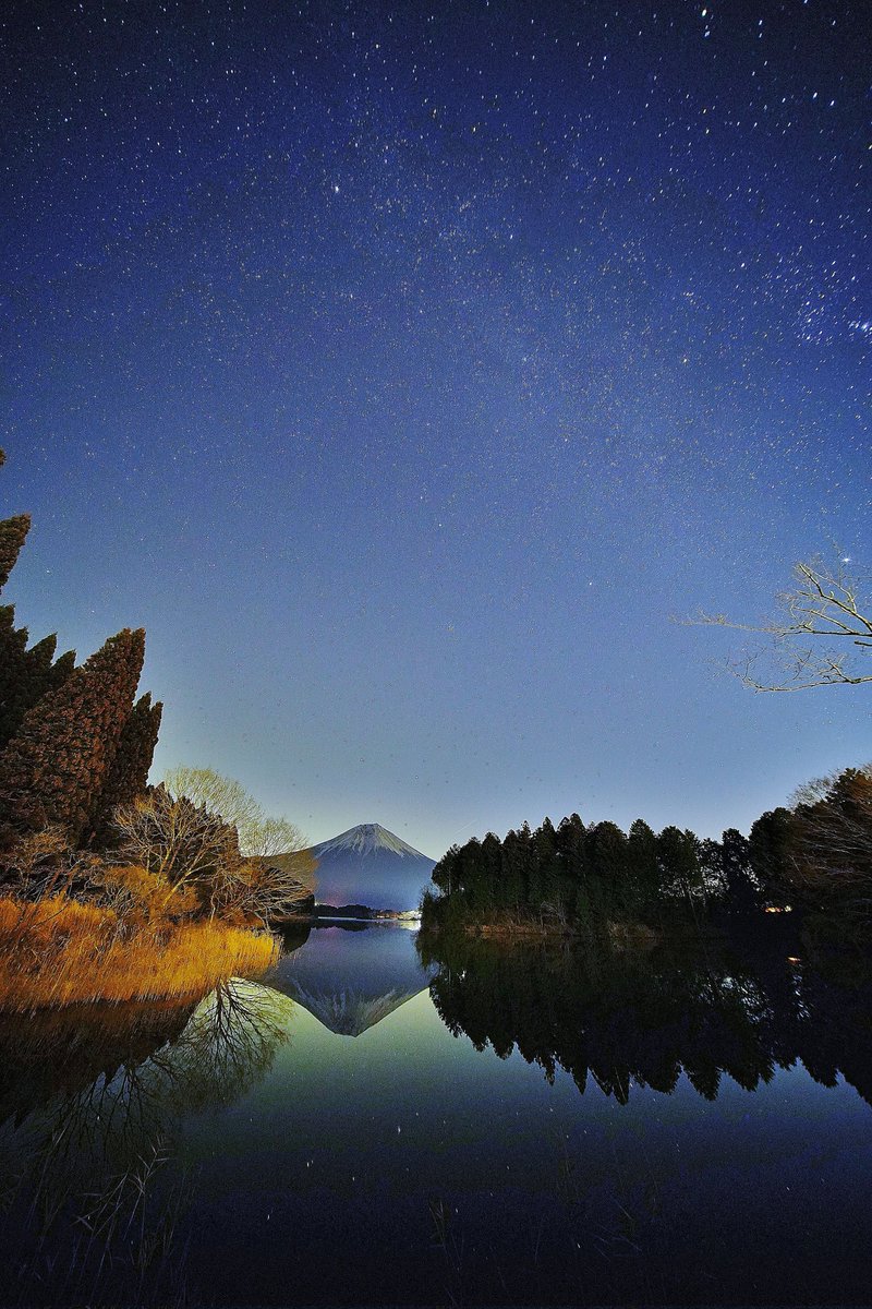 おはようございます 今回の初日年末に行った と の も見えていますが この時期の 左 の間を流れてるのは 目立たないので見えるかな〜😆 縦写真です https://t.co/xtbStrwgT