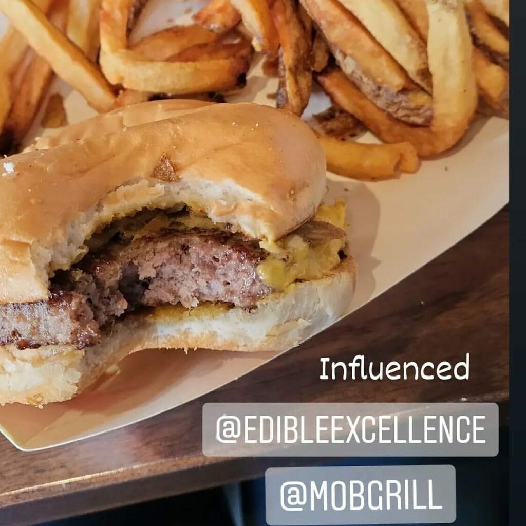 MOBGrill's tweet photo. Thanks to our newest #MOBster @lindseykgray for stopping by!

#howUdoin #MOBsters4Life #forgettAboutIt https://t.co/snNwsvqhN2