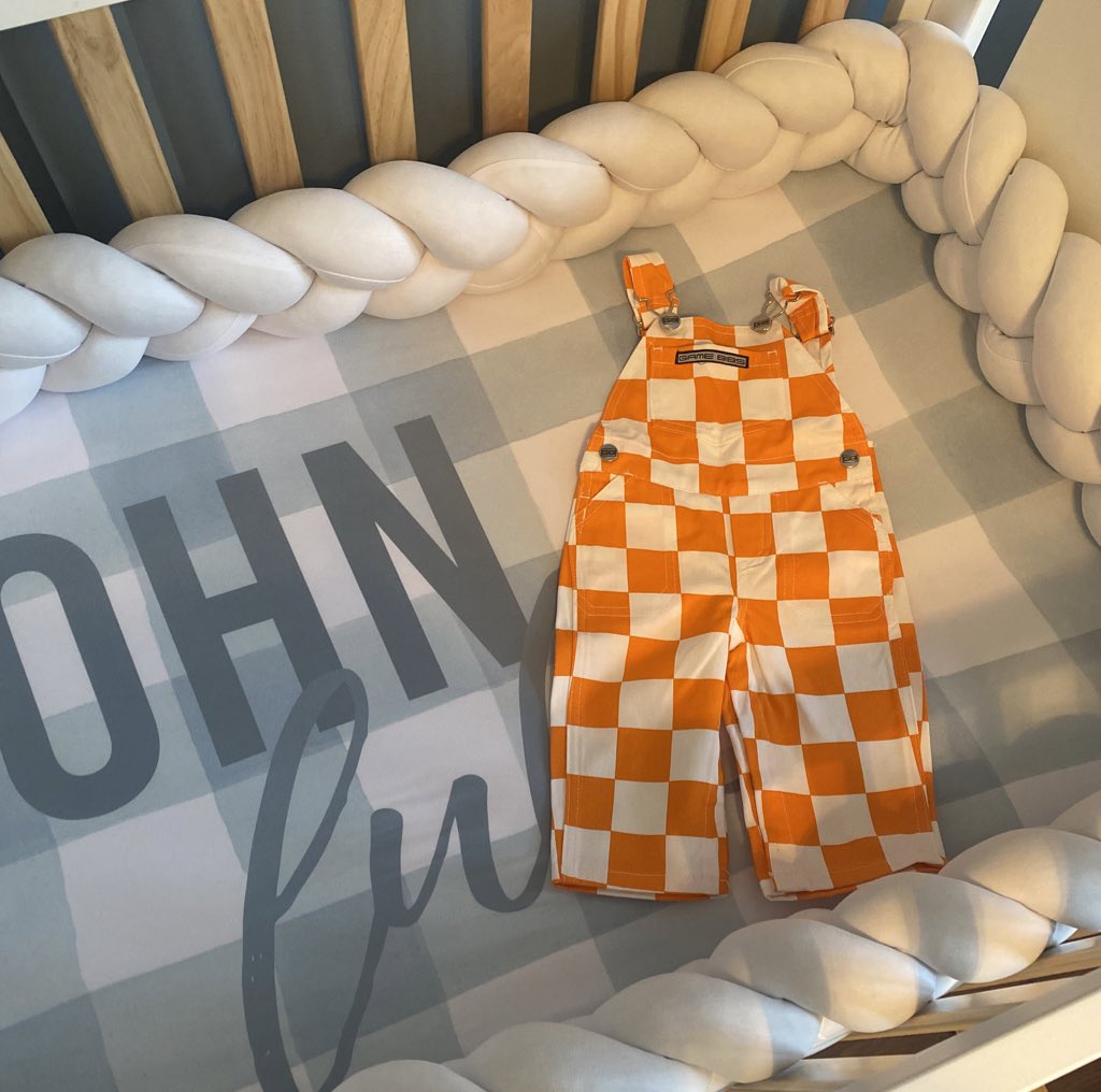 Ashley_H_Knight's tweet photo. Best. Baby. Gift. Ever. #GoVols #FutureVFL https://t.co/pwFnpE3dzC