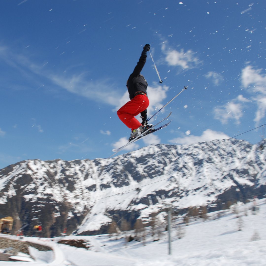 ClimashieldUSA's tweet photo. Skiing is a dance, and the mountain always leads... 
#climalife #skiing #slopes #winter #snow #mountains https://t.co/CGk1IGNLuT