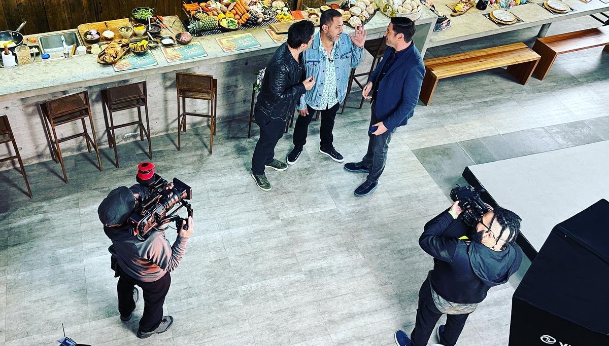 mhilsenrad's tweet photo. ¿Qué puede pasar cuando 3 amigos se juntan alrededor de una parrilla? Todo, si esos amigos son Saavedra, Zabaleta y Ruminot.
El estreno de #SociosDeLaParrilla a las 22.30 por @canal13 
Primera invitada? Nuestra reina, Cecilia Bolocco https://t.co/hqFkxd10nJ