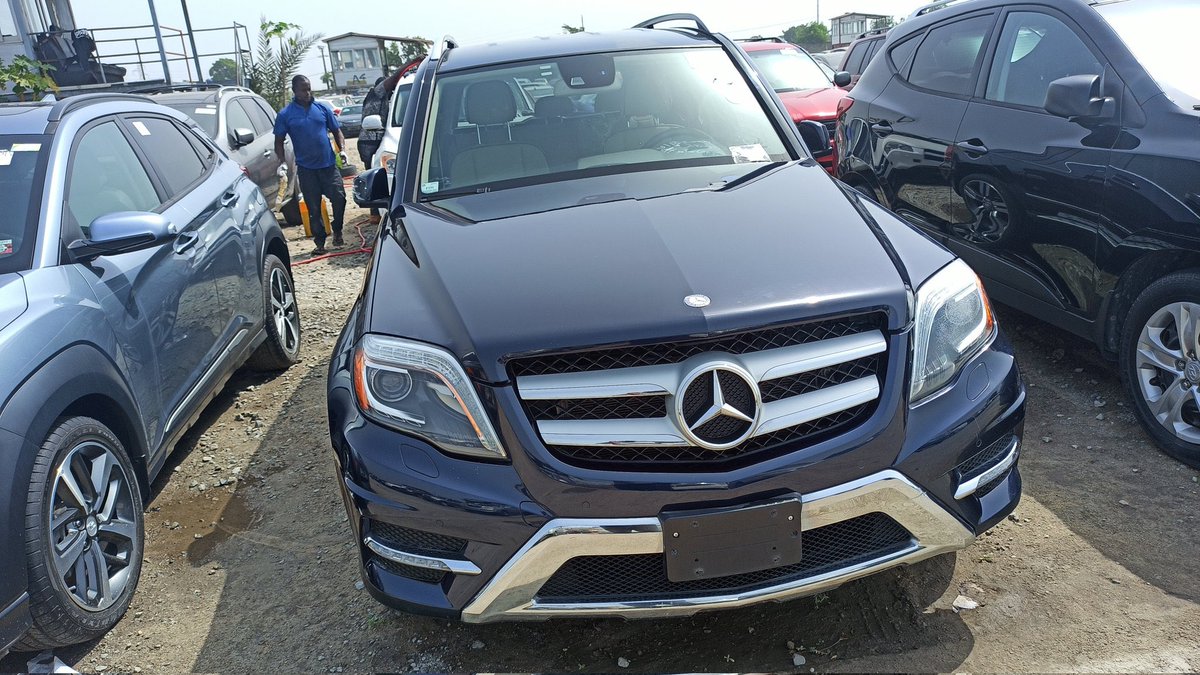 AlmightiMustang's tweet photo. I’m begging y’all with everything .. when you come across this just retweet.. if I can get 20k retweets this car is mine https://t.co/JZizRa1cX5