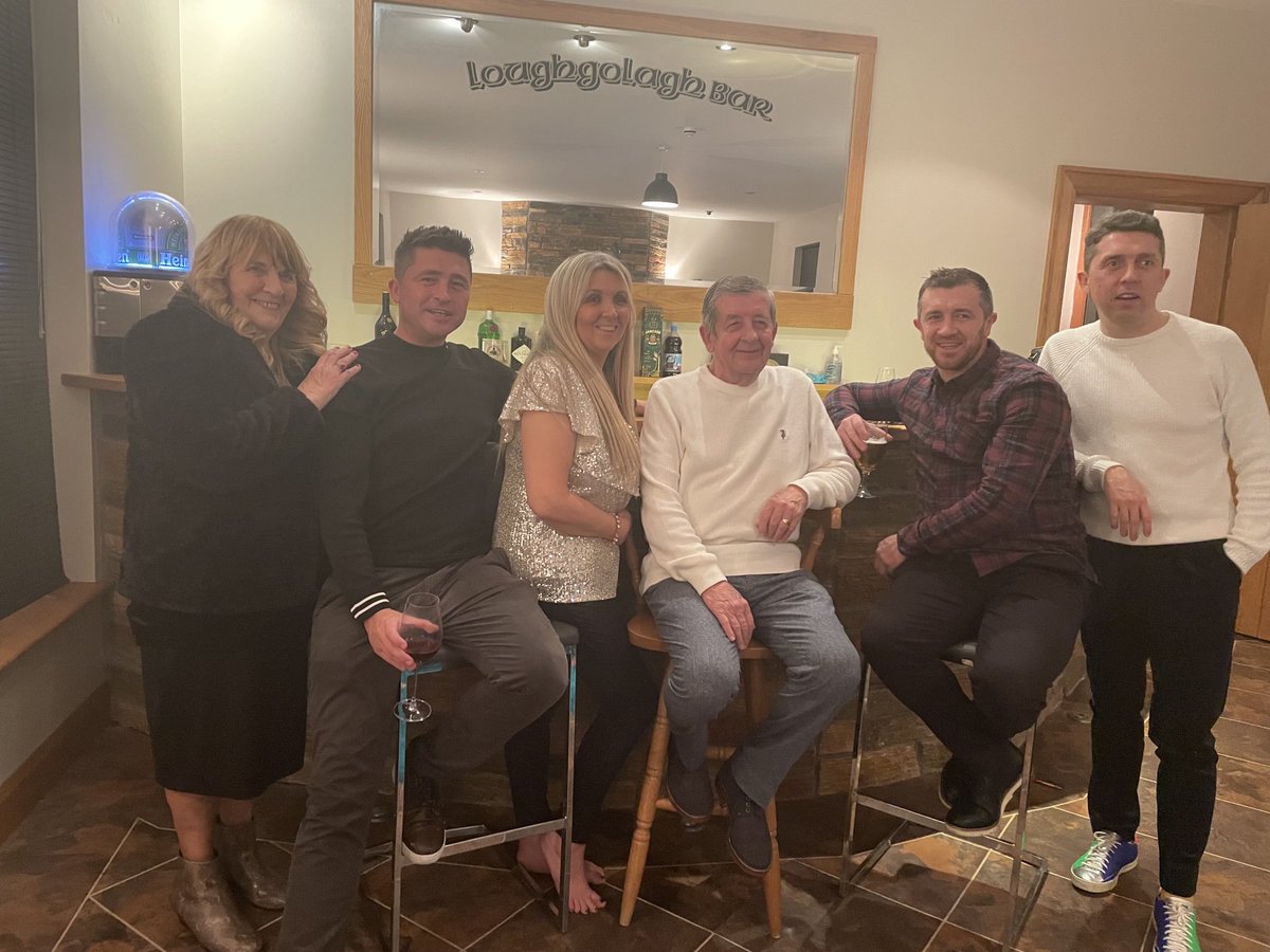 CiaraCallan's tweet photo. We made it at last!! Xmas and NY rolled into one, and what a party it was 🥰 #Covidout #family #blessed #safeTravels #Oz ⁦@BAZZADEVINE⁩ ⁦@Conor_Devine⁩ https://t.co/Jpv0nbMUsY