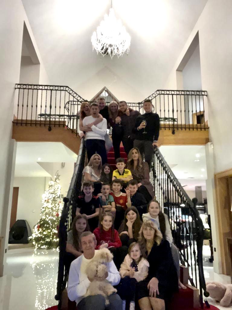 CiaraCallan's tweet photo. We made it at last!! Xmas and NY rolled into one, and what a party it was 🥰 #Covidout #family #blessed #safeTravels #Oz ⁦@BAZZADEVINE⁩ ⁦@Conor_Devine⁩ https://t.co/Jpv0nbMUsY