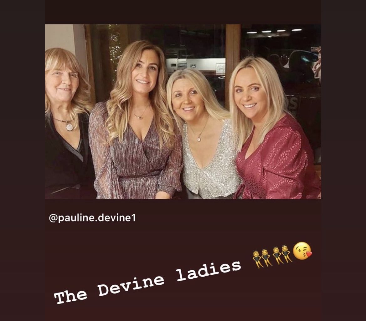 CiaraCallan's tweet photo. We made it at last!! Xmas and NY rolled into one, and what a party it was 🥰 #Covidout #family #blessed #safeTravels #Oz ⁦@BAZZADEVINE⁩ ⁦@Conor_Devine⁩ https://t.co/Jpv0nbMUsY