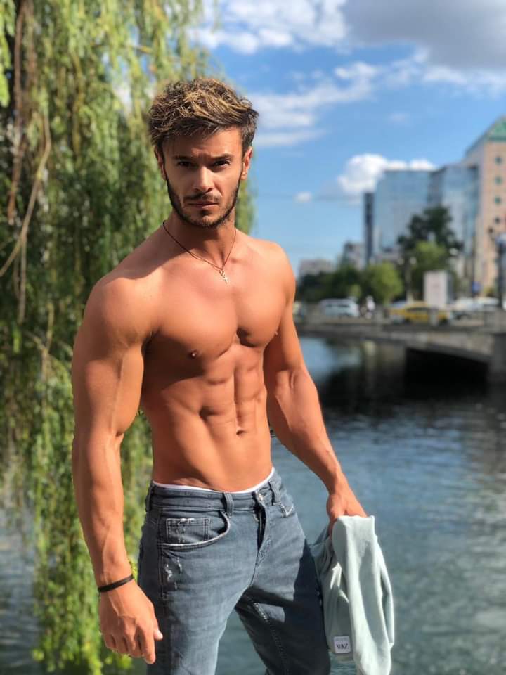 HotMaleCelebs6's tweet photo. Dima Trofim๐๐โค
#RomanianSingerโค๐๐ https://t.co/uw3rl1hrM7