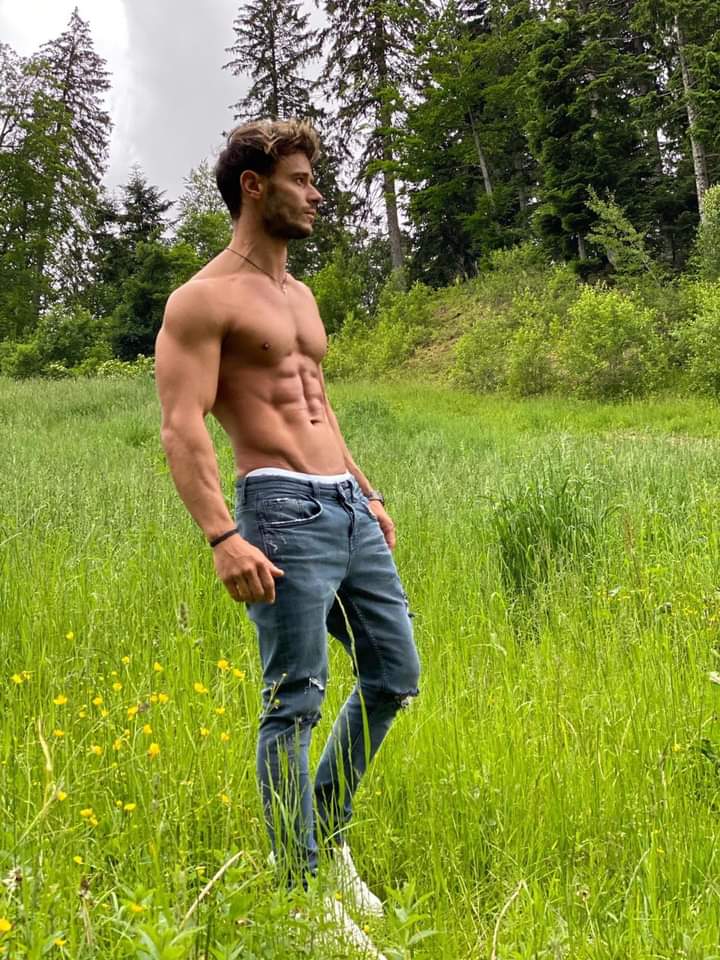 HotMaleCelebs6's tweet photo. Dima Trofim๐๐โค
#RomanianSingerโค๐๐ https://t.co/uw3rl1hrM7