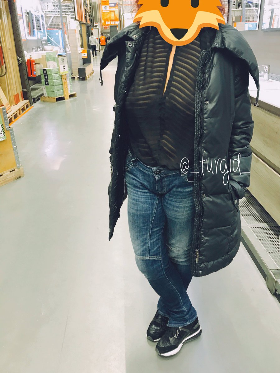 _turgid_'s tweet photo. Aprofitant que avui les botigues estaven obertes, amb el @Mixonet3 hem entrat al Bricomart, que sempre falten cosetes jiji #exhibitionistgirl #Exhibit #exhibithotwife #nobra #braless https://t.co/g87bIvqgSj