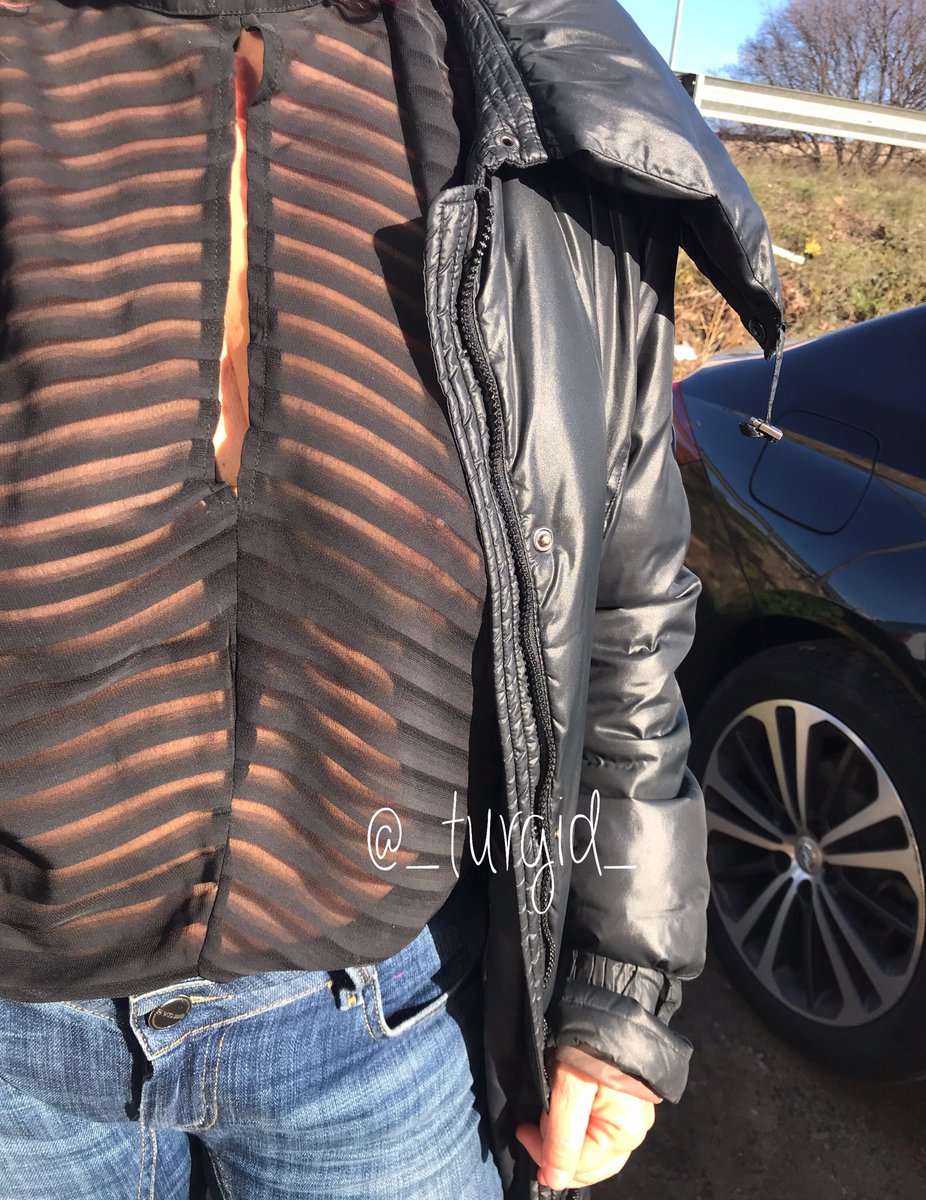 _turgid_'s tweet photo. Aprofitant que avui les botigues estaven obertes, amb el @Mixonet3 hem entrat al Bricomart, que sempre falten cosetes jiji #exhibitionistgirl #Exhibit #exhibithotwife #nobra #braless https://t.co/g87bIvqgSj