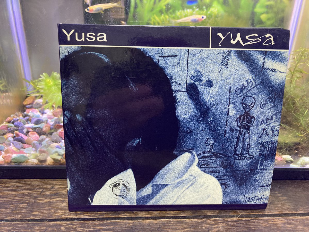 Tatto01's tweet photo. 今日の一枚。

Yusa
私がキューバとかラテン音楽に一時期傾倒したきっかけとなった一枚。

一曲目のTomando el centroからアコースティックギターが火を吹く。

ラテンでありながらファンク。

ベーシストとしてもレニーニと共演したり、幅広く活躍し続けている。

#Now Playing 
#Cuba 
#guitar https://t.co/dMVOqi2WxN