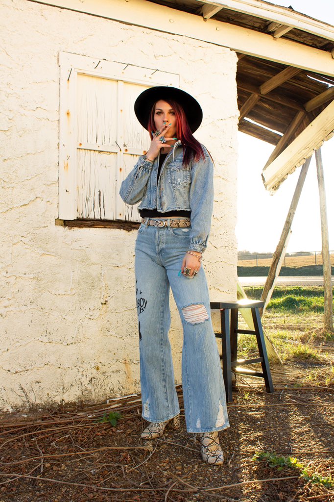 CraveyHaylee's tweet photo. 4 days until I’m 23!🥳✨ @kendra_collard does the best work! https://t.co/VHkWoM467G