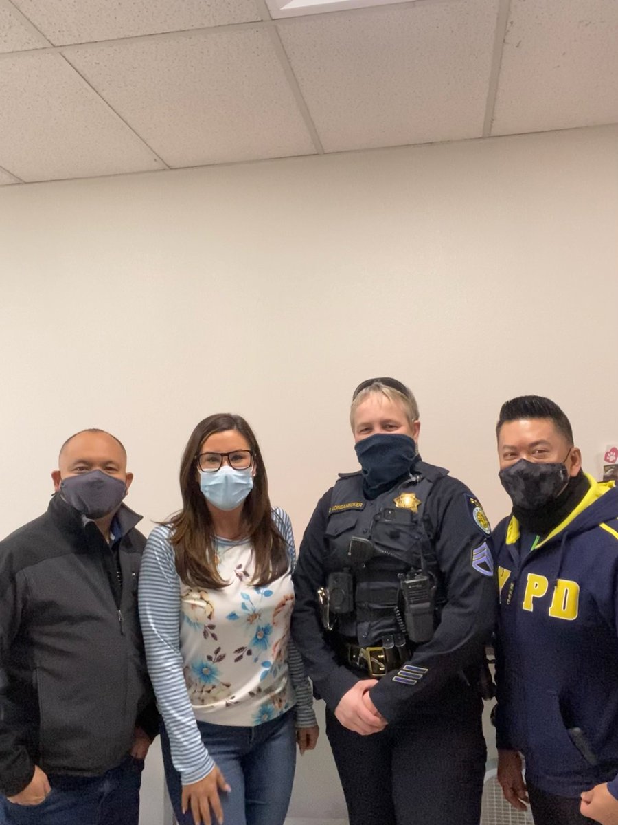 Sacramento Police Department Kinney Station (@spdnorthcommand) on Twitter photo Thank you Romer, Ed and President Alyssa Lozano with <a href="/NatomasChamber/">Natomas Chamber</a> for recognizing our officers on Law Enforcement Appreciation Day and bringing them some pizza!  I'm sure it won't last long! <a href="/SacPolice/">Sacramento Police Department</a> Thank you Romer, Ed and President Alyssa Lozano with <a href="/NatomasChamber/">Natomas Chamber</a> for recognizing our officers on Law Enforcement Appreciation Day and bringing them some pizza!  I'm sure it won't last long! <a href="/SacPolice/">Sacramento Police Department</a>