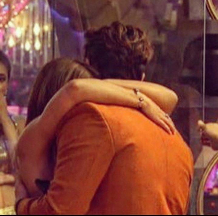 mr_juni_07's tweet photo. #UnfairEvictonOfUmar
#UmarRiaz 💙
Two Emotional Picture 
#BiggBoss15      #BiggBoss13 
#AsiManshi 💔  #UmRash 💔 https://t.co/d4ZbwAa6A3