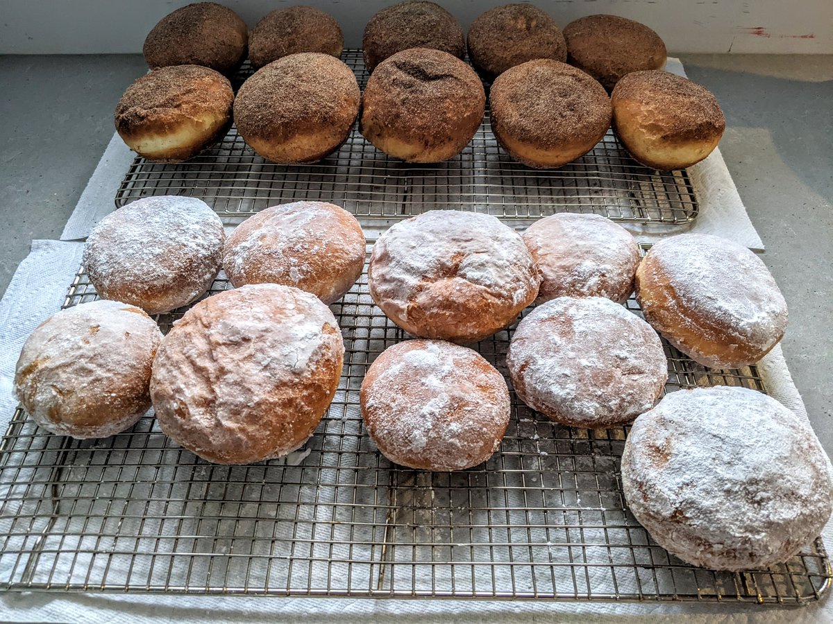 Valerium28's tweet photo. @hitRECordJoe Homemade donuts filled with chocolate buttercream or strawberry jam and cream cheese. The exterior is powdered sugar or sugary cinnamon https://t.co/W07KBnpliE