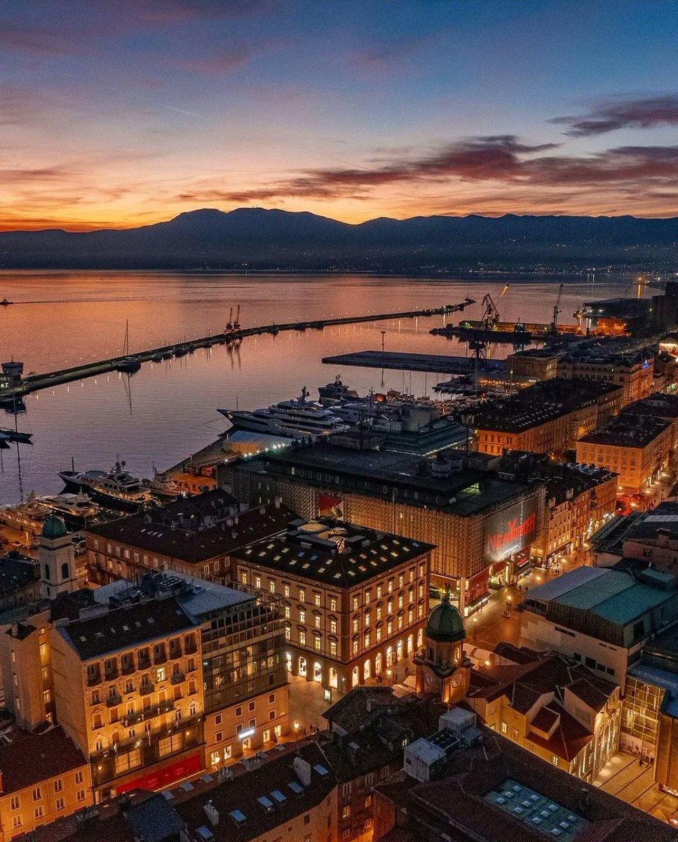 Rijeka1961's tweet photo. Laku noć svima 🙂
📍#Rijeka, #Croatia
#efri #efrilife #uniri #efristory #efristudent #hrvatska https://t.co/pk6DPygLhO