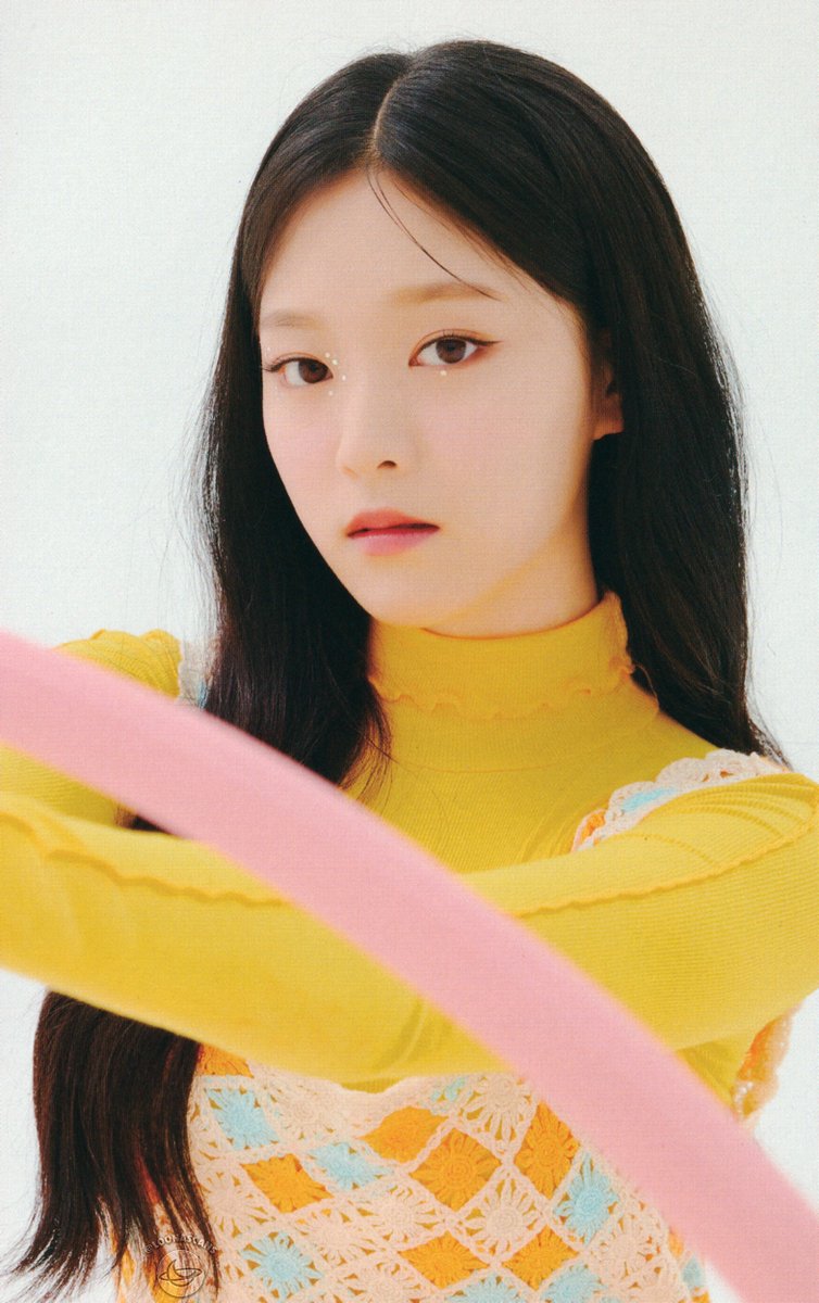 Hula Hoop Album - Version A
» Cover
» Heejin - Hyunjin