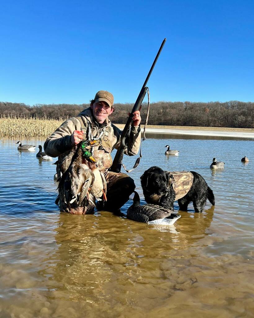 TonyVandemore's tweet photo. Last day for ducks in Missouri. Hate to see it end but couldn’t ask for a prettier weekend to wrap it up! On to the next…. #Duck22 #RevolvingSeasons #TeamOutdoors https://t.co/VSSwUHXIUk https://t.co/plhSmGvuyJ