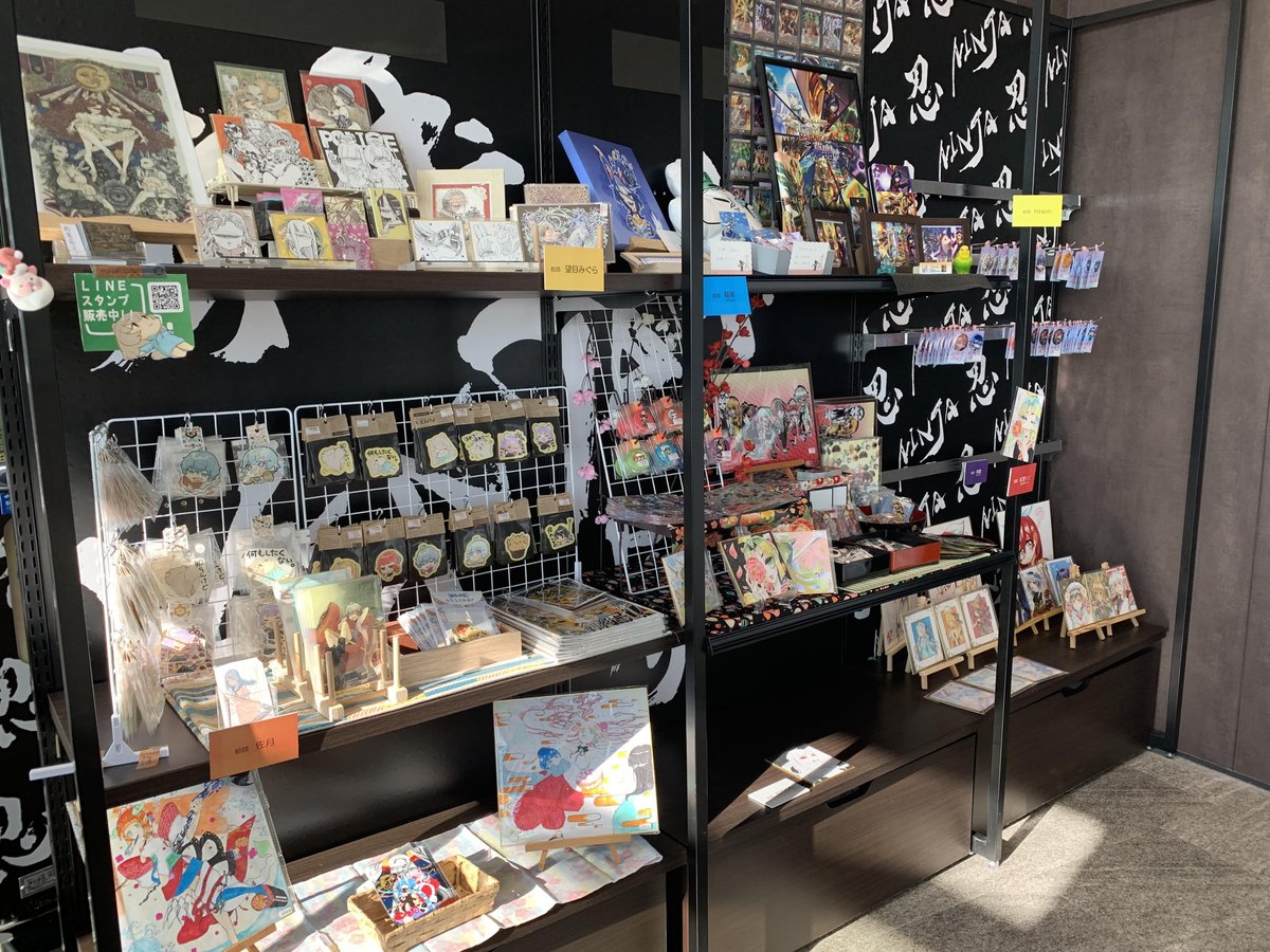 OsakaNinjaInfo's tweet photo. エディオン絵師祭本日が最終日です!!
オリジナル作品の展示販売、各絵師さんの 
#グッズ 販売なども本日までとなりますので
どうぞ、ご来店ください。

■最終日開催時間：10:00～17:00
#絵師 #絵師展 #展示販売 https://t.co/sN4JDf75xY