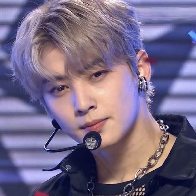 close ups of jk and eunwoo >>