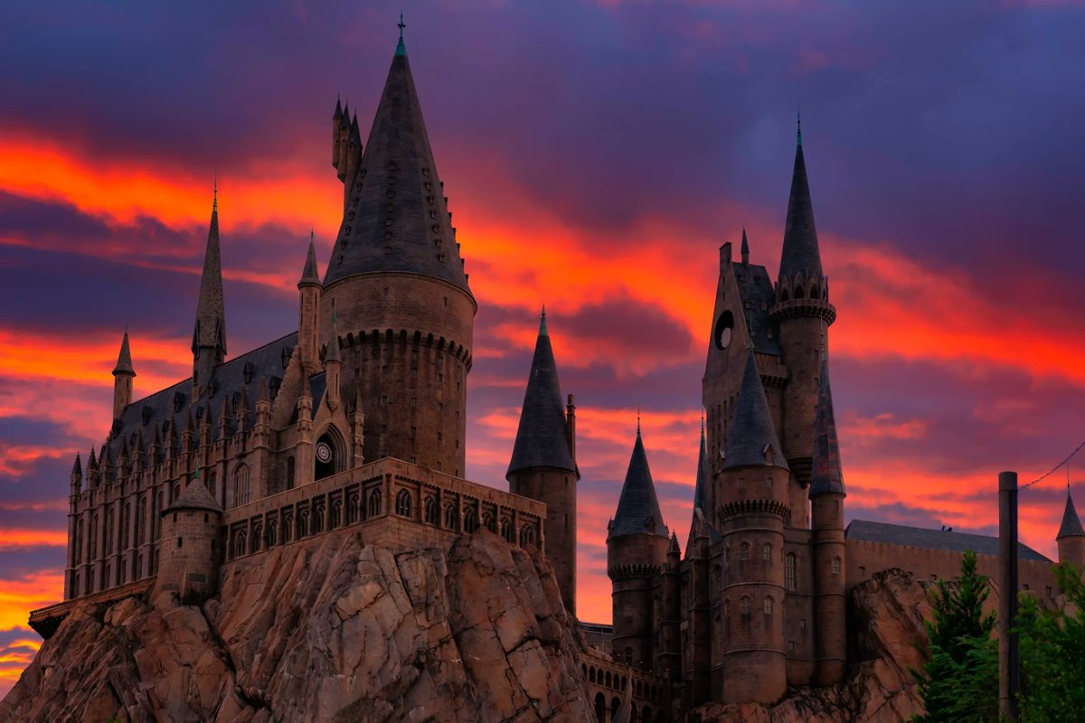 OrlandoInformer's tweet photo. A magical view in a magical place. Who else is still waiting on their letter from Hogwarts? https://t.co/ErxobR9pNi