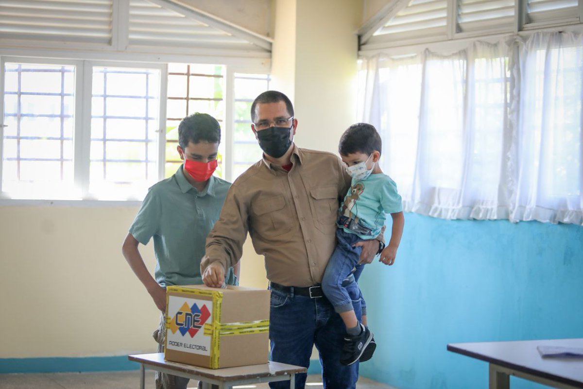 jospolan's tweet photo. Amaneceremos victoriosos #ArreazaArrasa #BarinasAVotar @jaarreaza hijo digno de nuestro gigante @chavezcandanga a la batalla #BarinasEsChavista @dcabellor @JuventudPSUV @PartidoPSUV @NicolasMaduro https://t.co/qA7o5DPQwK