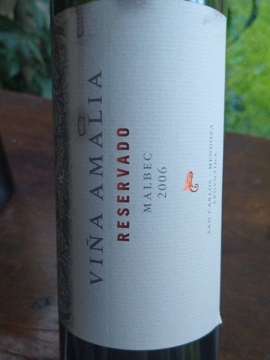 aviongonzalez's tweet photo. Linda noche para juntarse un rato a compartir unos vinos. Este fue el que más disfruté porque se notaba la evolución, y llegó impecable, con buena acidez y fruta... https://t.co/sAZ5UikUUV