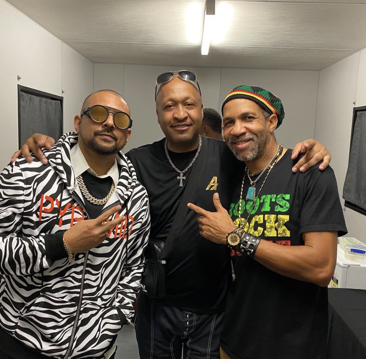 DJRagzAustralia's tweet photo. Blessed Earthstrong @duttypaul 🙏🏾 Always supporting us here in #australia and we always support you! More blessings for the year ahead, keep doing you, looking after your beautiful family and taking the music globally #salute #seanpaul #dutty #yeah #jamaica #proud #dancehall #876 https://t.co/PqUk6SFeqo