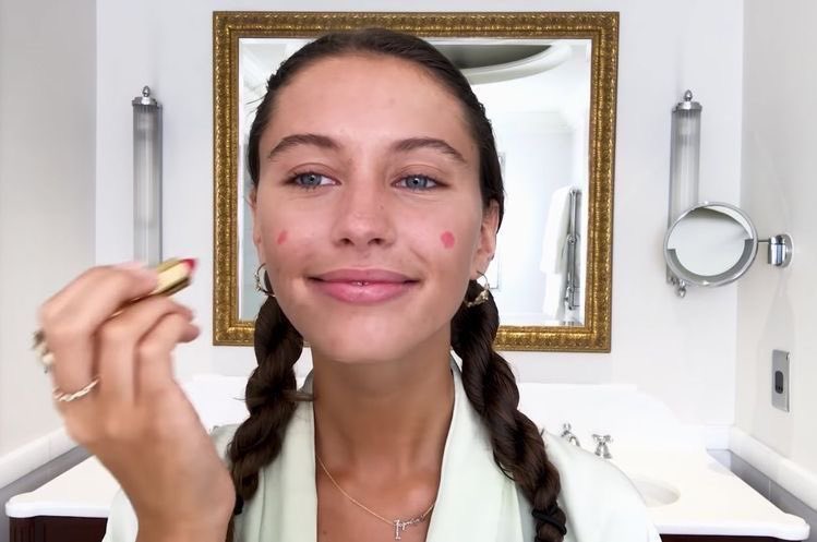 eliesaaabs's tweet image. Vogue Beauty Secrets videos are therapeutic