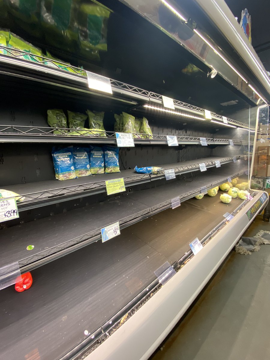 lindsaycohen's tweet photo. Seattle being cut off from the rest of the world due to closed mountain passes is starting to feel very real. https://t.co/pcaDa1vljU