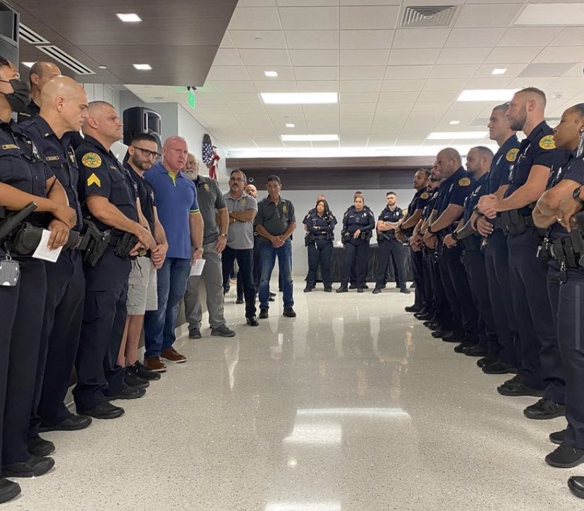 alexDLPmiami's tweet image. I want to take the opportunity to salute the City of Miami Police Department @mpdpolice on #NationalLawEnforcementAppreciationDay. Thank you for your service. 🤝
#policeofficer #police #miamipd #lawenforcement