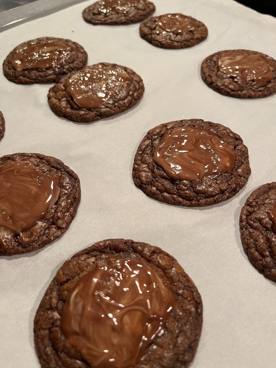 DrJenChen4kids's tweet photo. @MSharifpourMD Still lots of ppl on #MedTwitterBaking - these are chocolate mint cookies and citrus rosemary shortbread https://t.co/SFlGj9HNL2